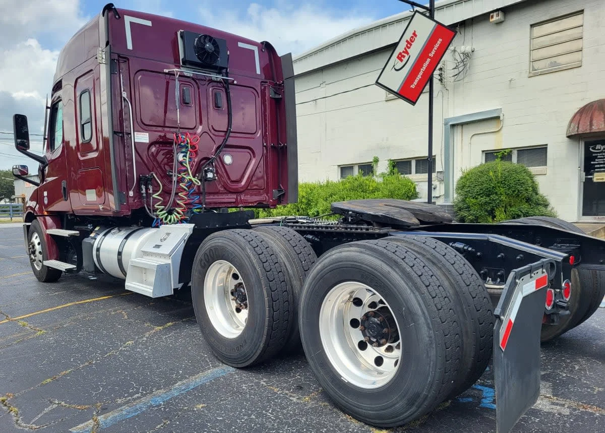 2020 Freightliner Cascadia in Jacksonville, FL — photo 4