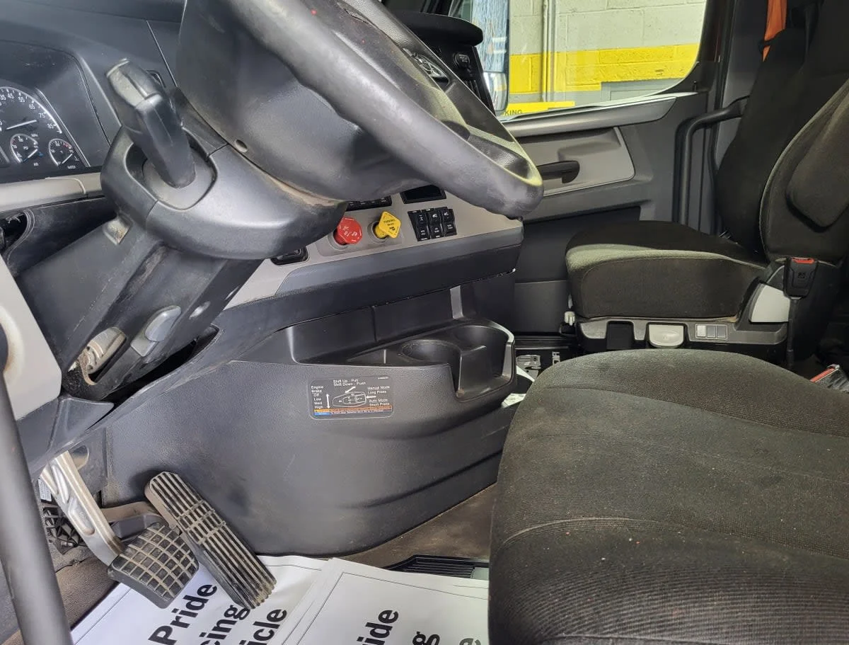 2020 Freightliner Cascadia in Jacksonville, FL — photo 10