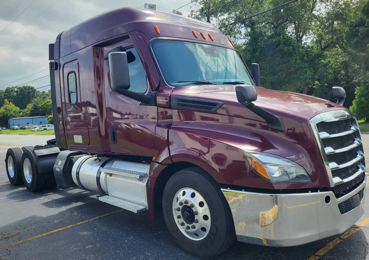 2020 Freightliner Cascadia in Jacksonville, FL — photo 3