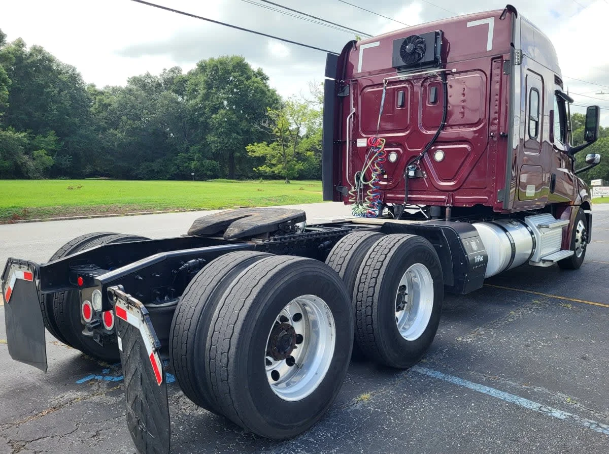 2020 Freightliner Cascadia in Jacksonville, FL — photo 6