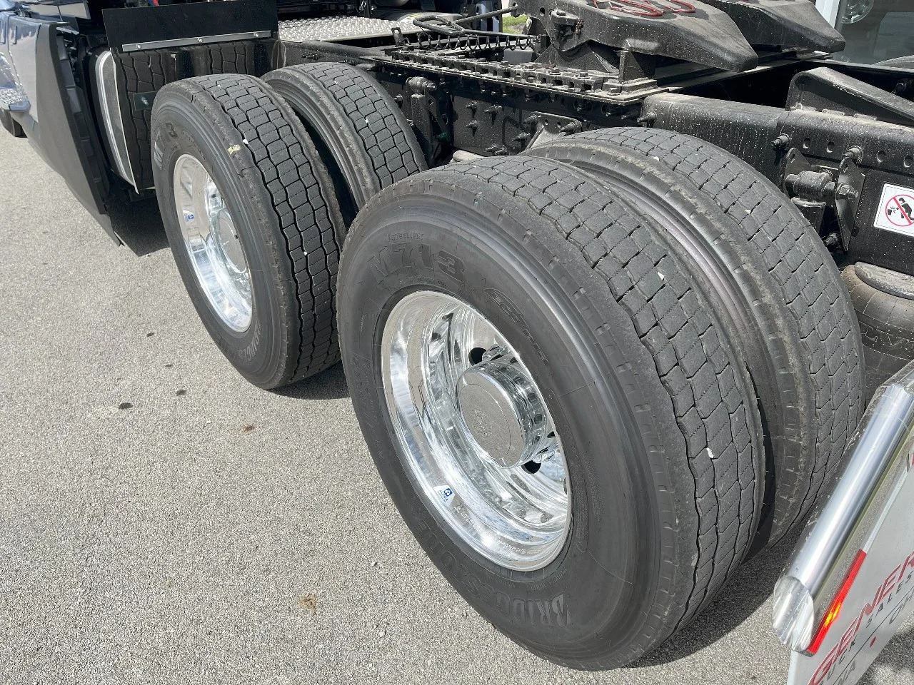 2026 Volvo VNL 660 in Pendleton, IN — photo 7