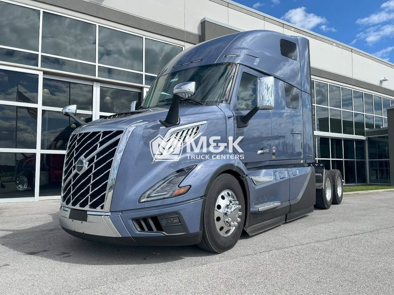 2026 Volvo VNL 660 in Pendleton, IN