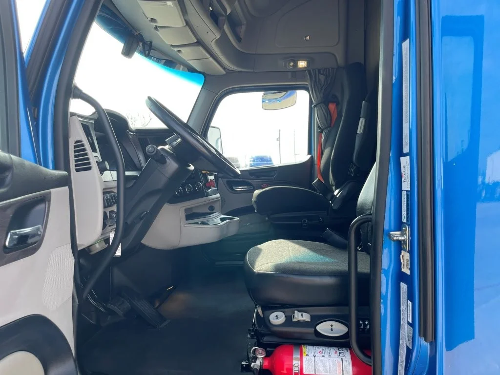 2023 Peterbilt 579 - image 10