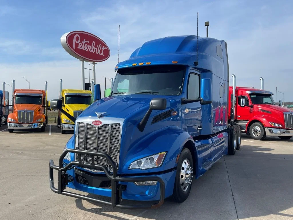 2023 Peterbilt 579 - image 1