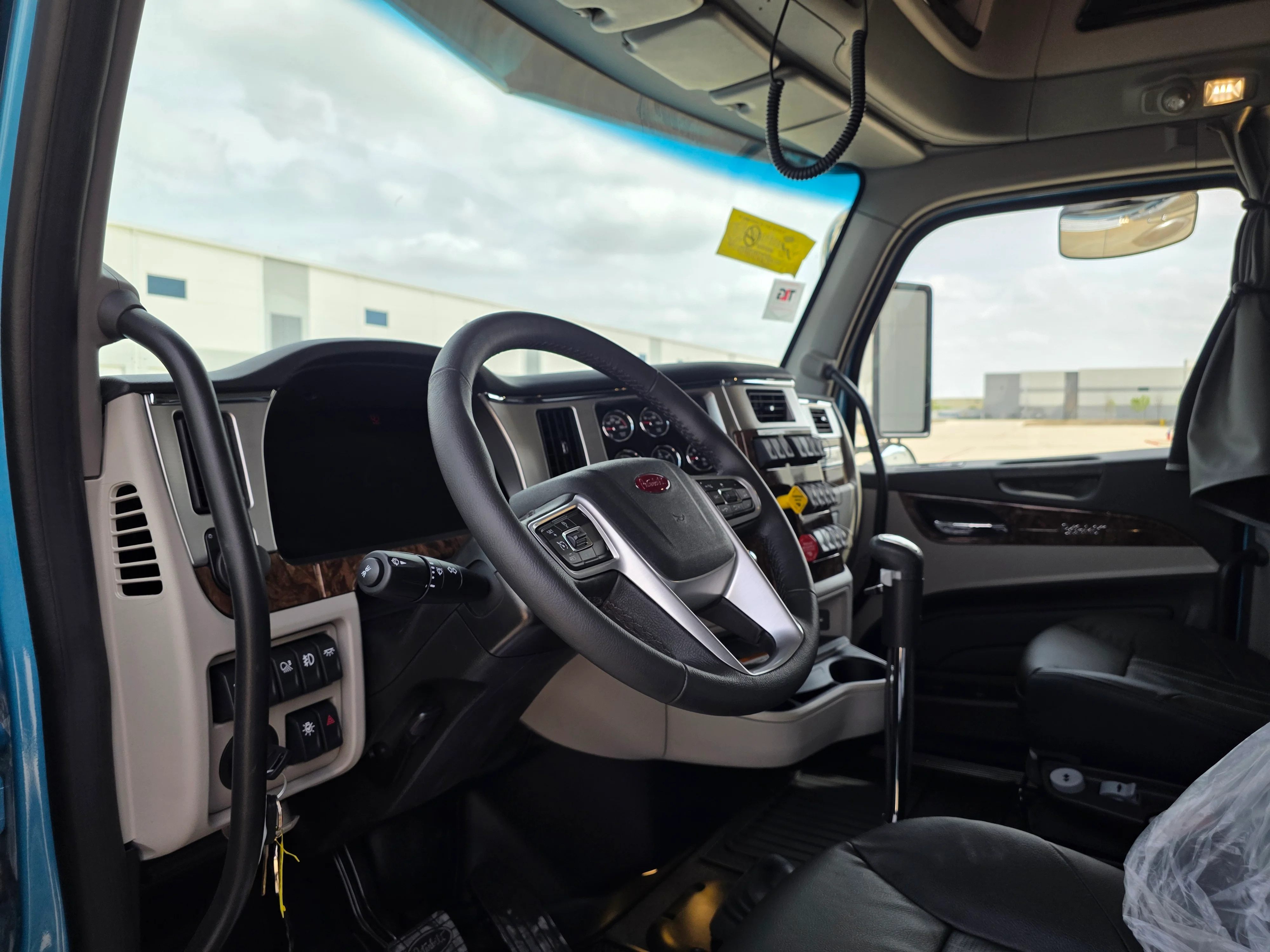 2027 Peterbilt 589 in Evansville, IN — photo 9