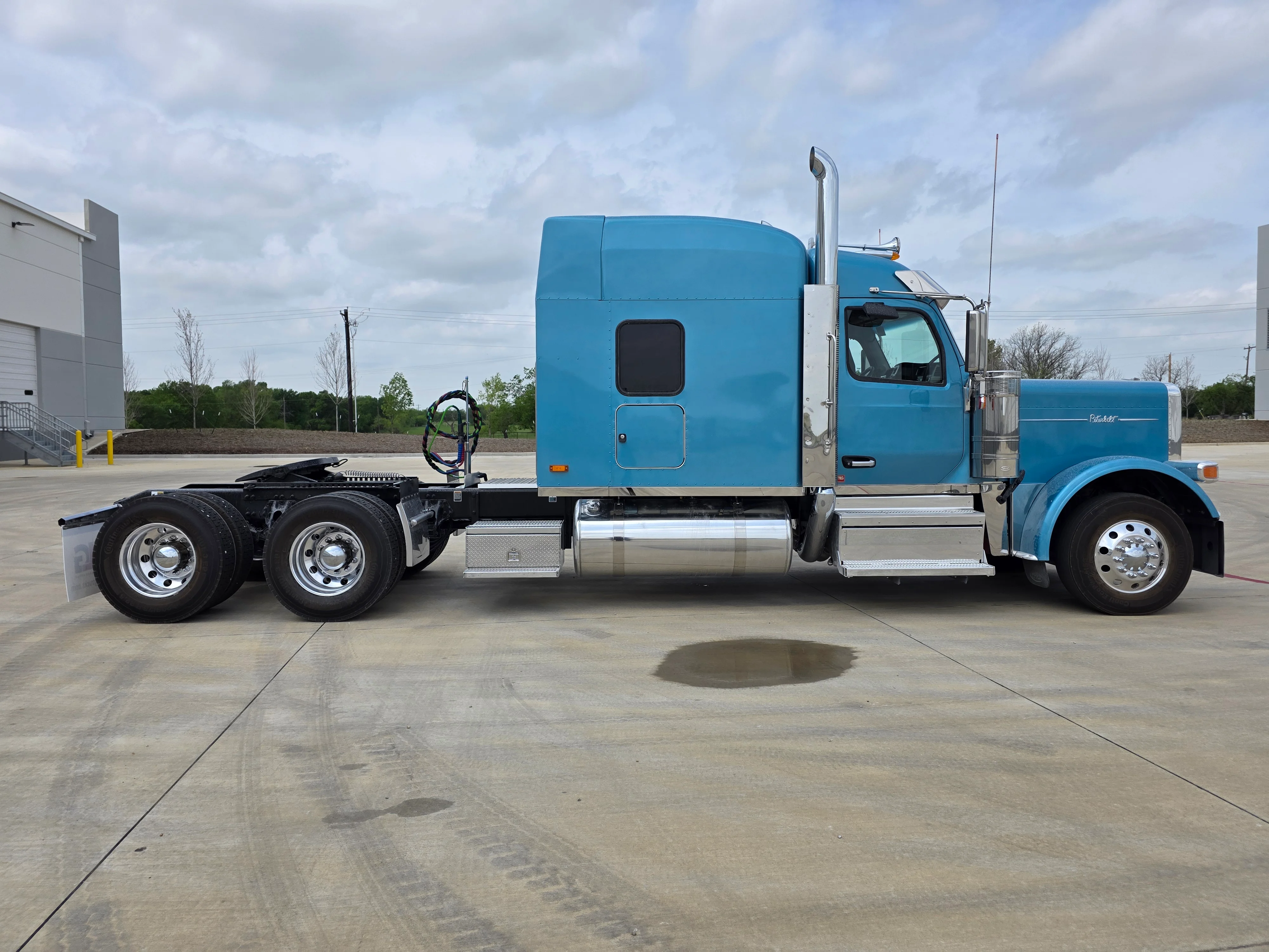 2027 Peterbilt 589 in Evansville, IN — photo 6