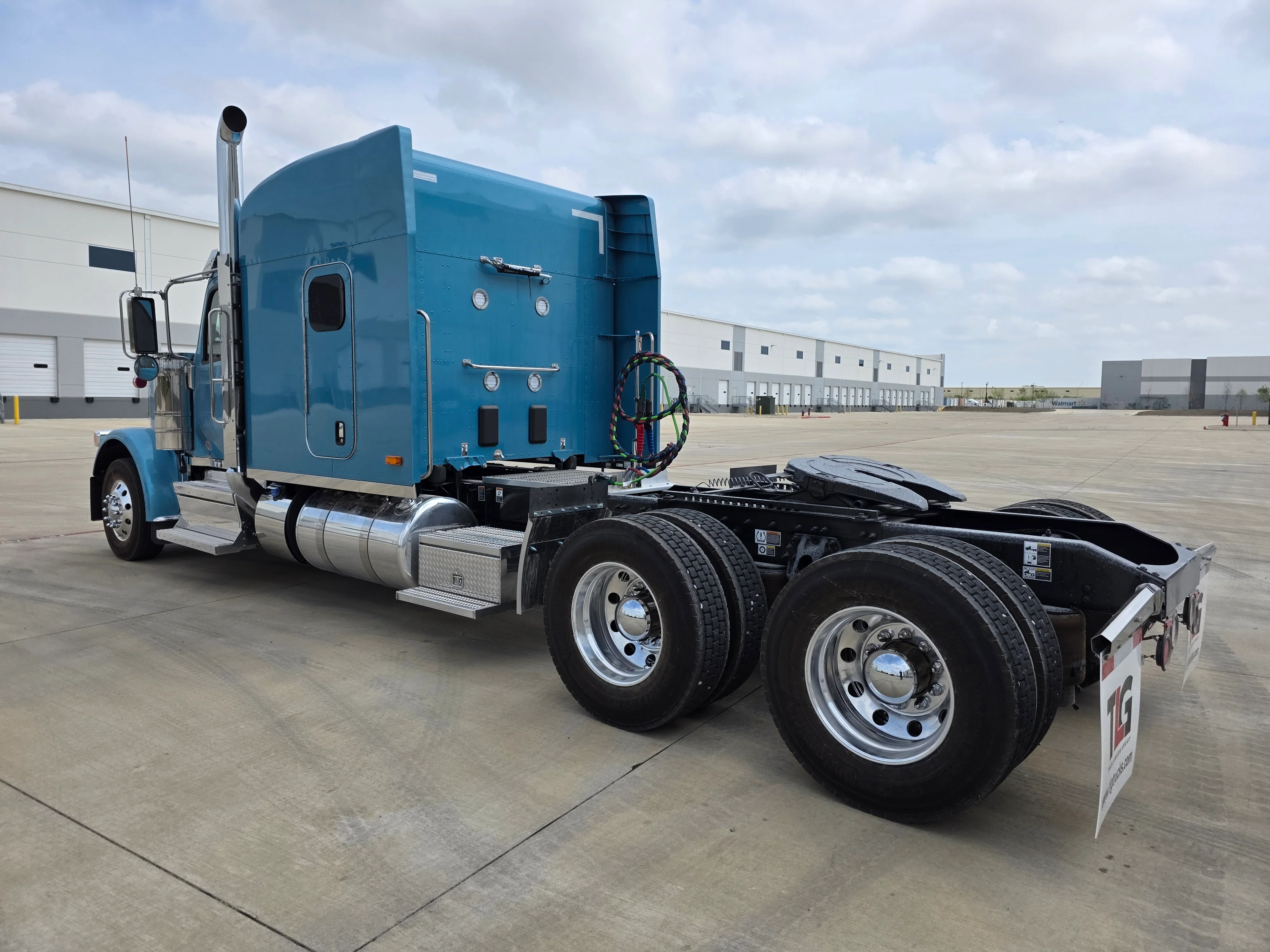 2027 Peterbilt 589 in Evansville, IN — photo 3