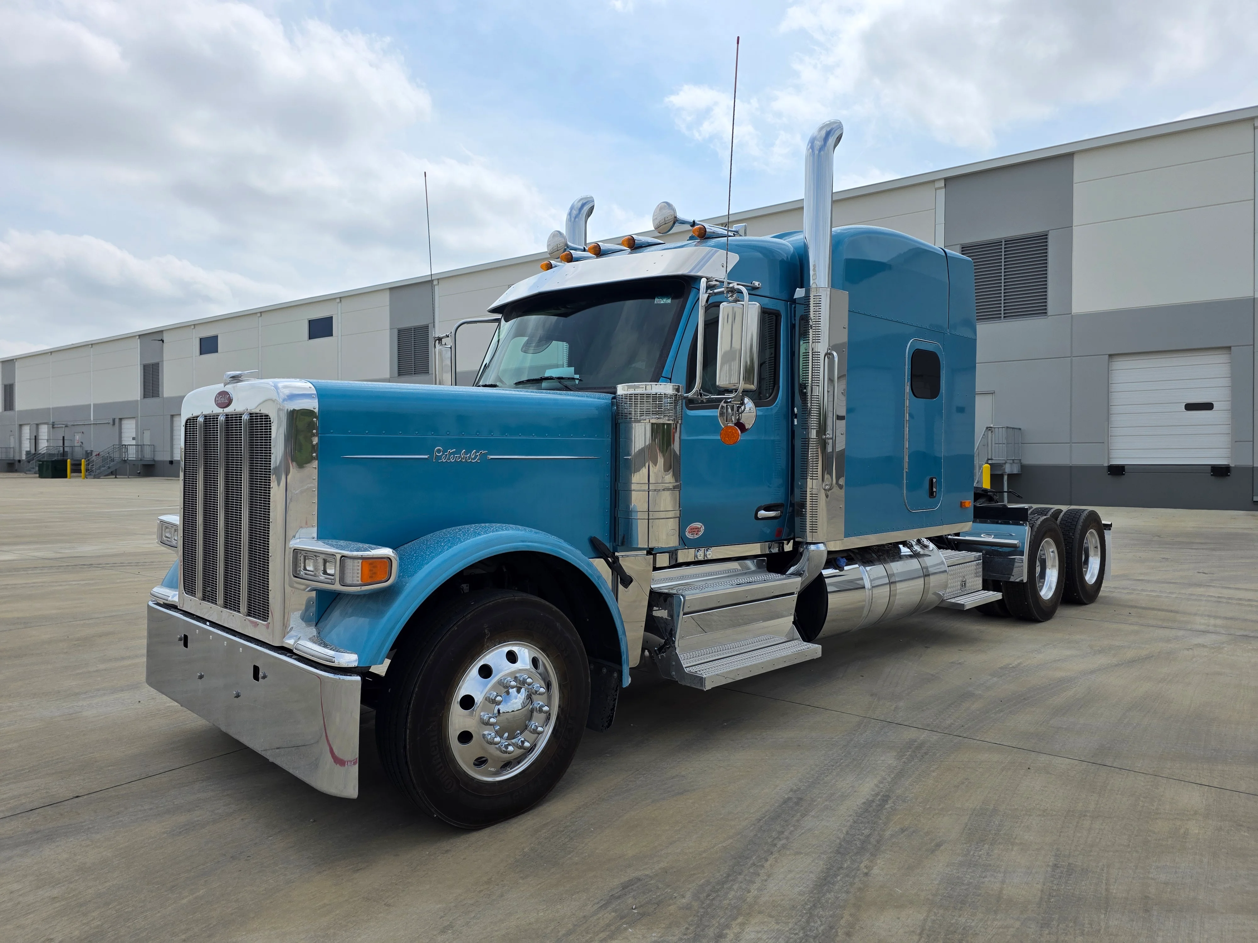 2027 Peterbilt 589 in Evansville, IN