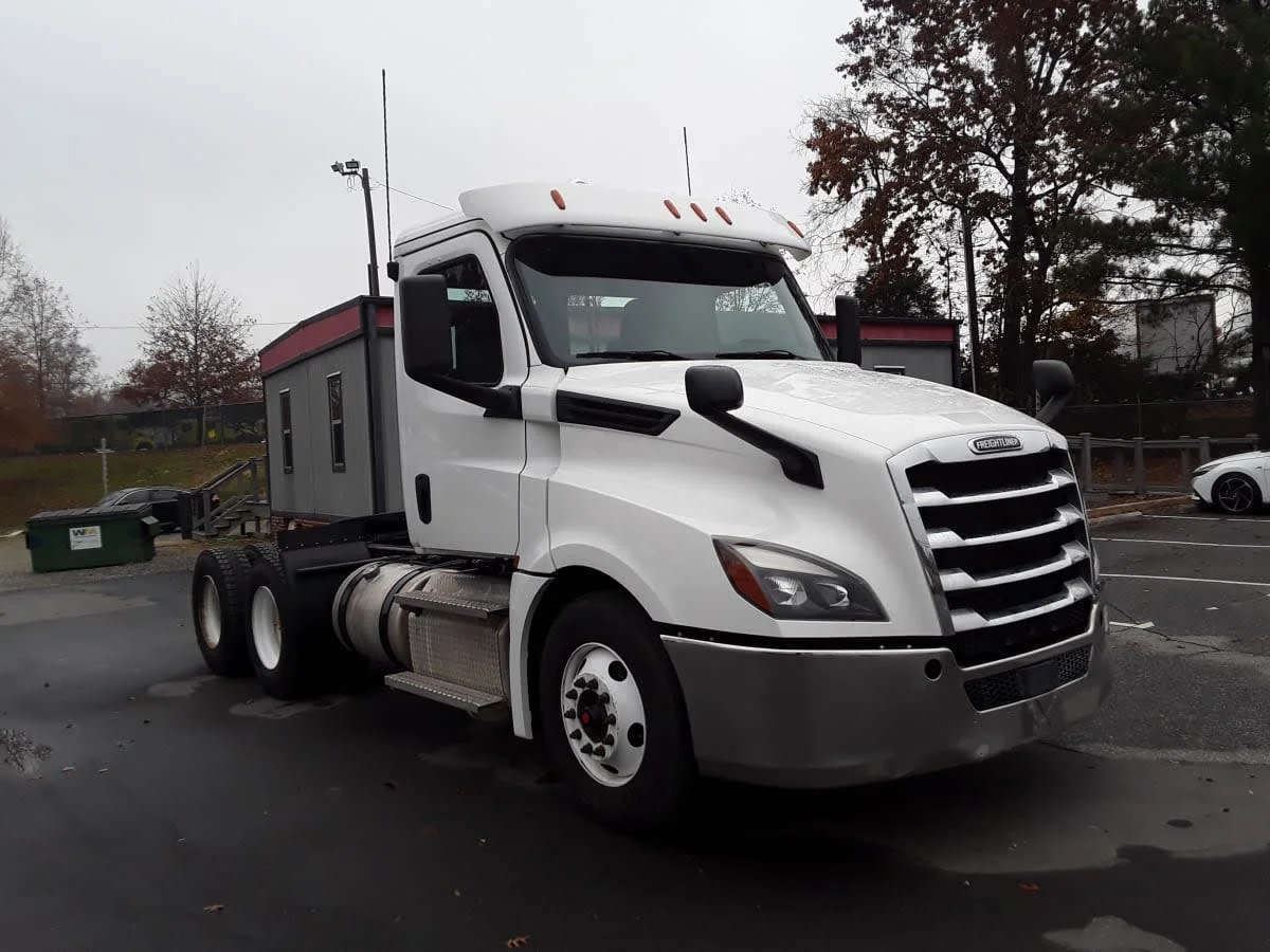2020 Freightliner Cascadia in Charlotte, NC — photo 3