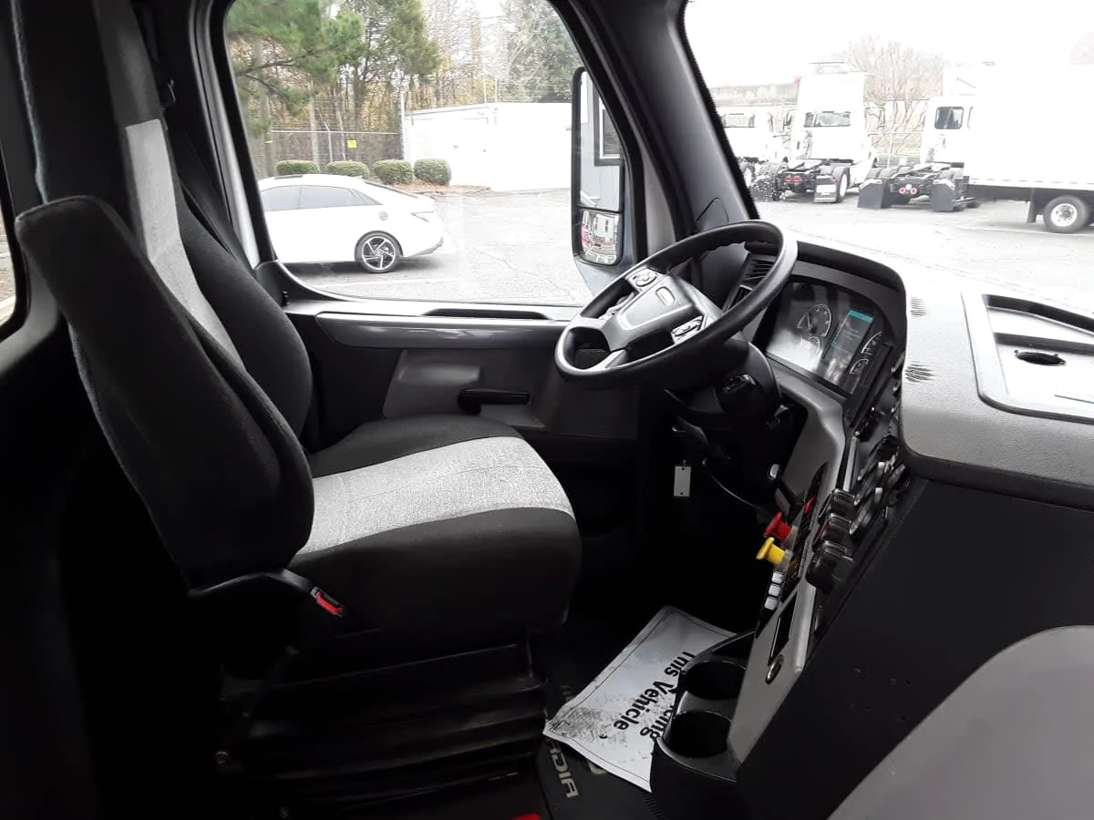 2020 Freightliner Cascadia in Charlotte, NC — photo 6