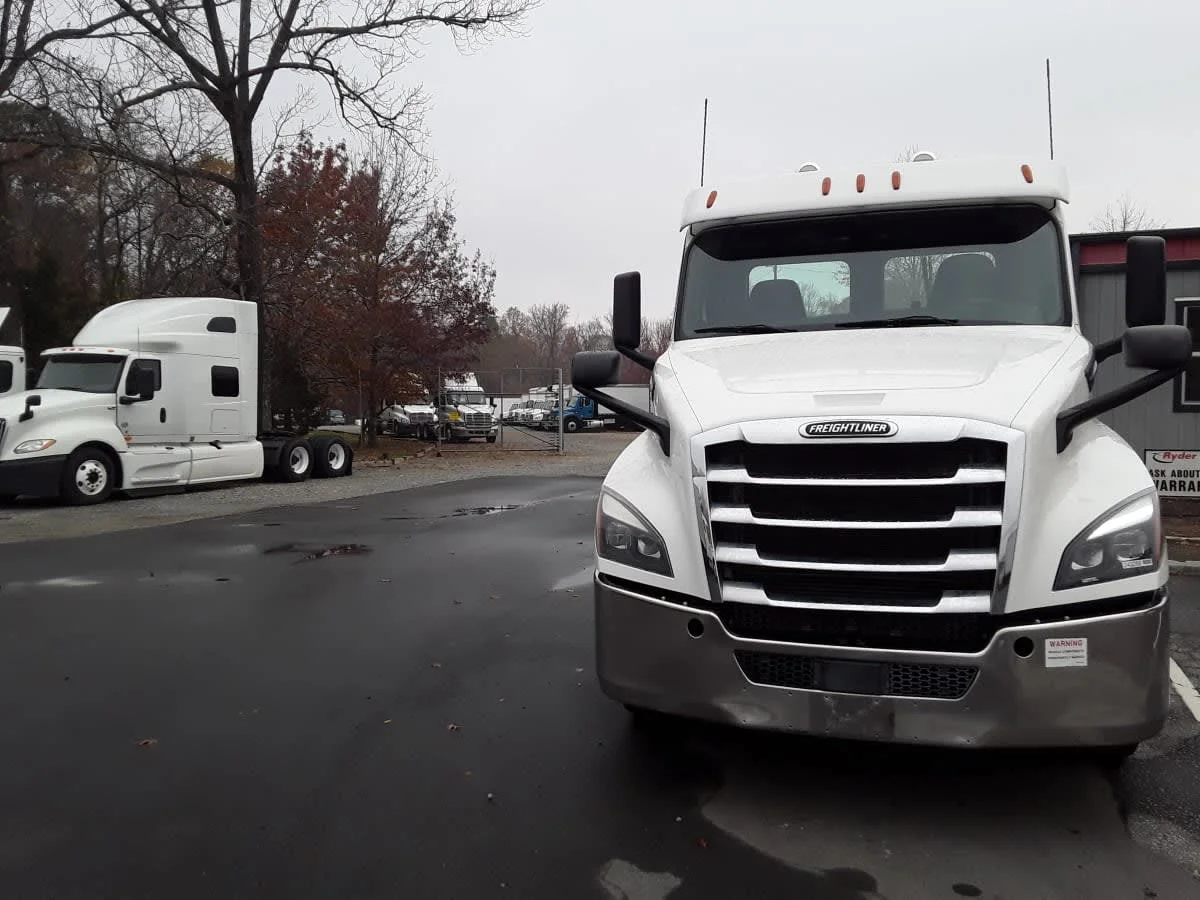 2020 Freightliner Cascadia in Charlotte, NC — photo 2