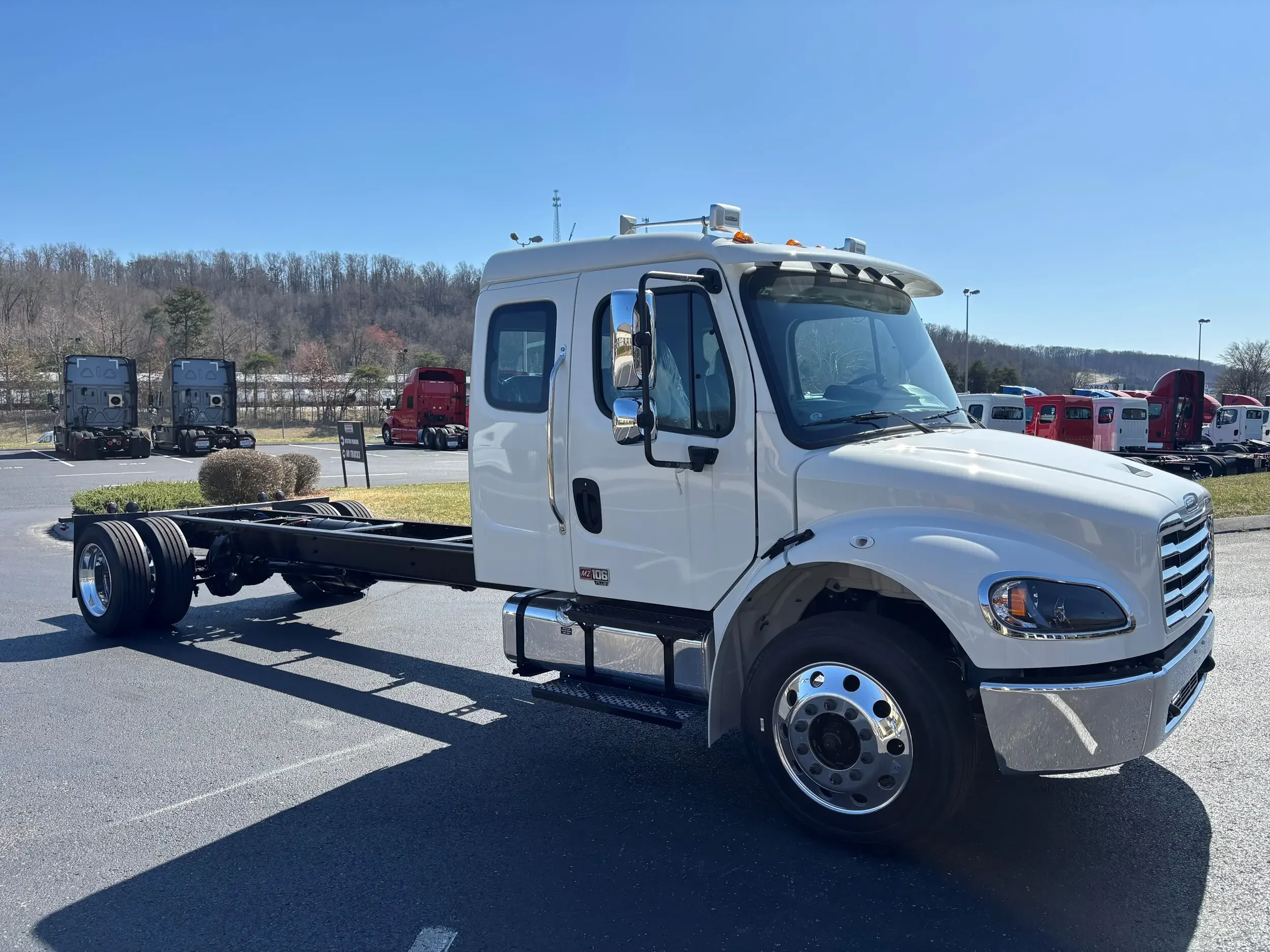 2025 Freightliner M2 106 - image 3