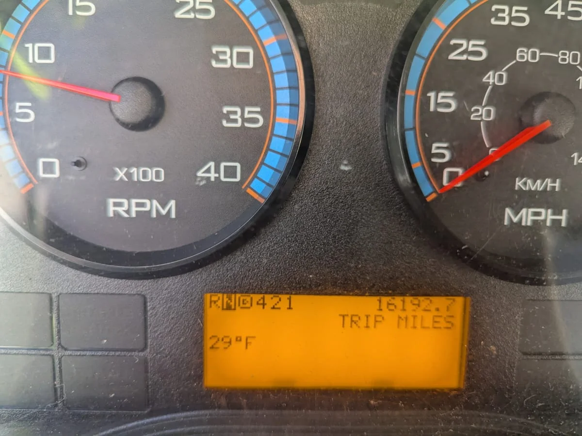 2018 International 4300 - image 8