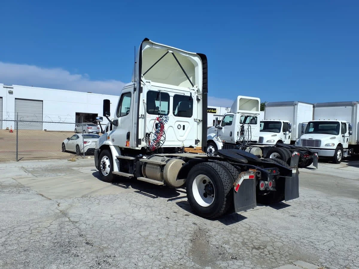 2019 Freightliner Cascadia in Fort Worth, TX — photo 6