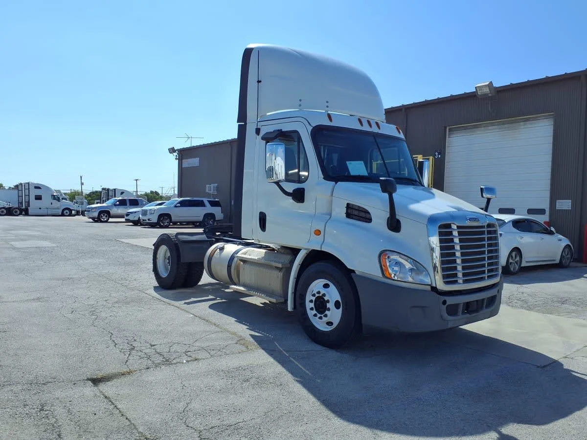2019 Freightliner Cascadia in Fort Worth, TX — photo 3