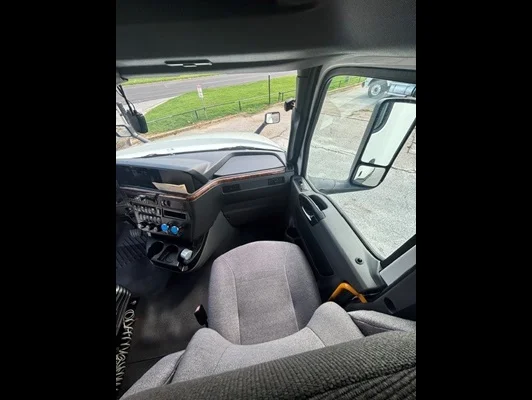 2021 International LT in Conyers, GA — photo 14