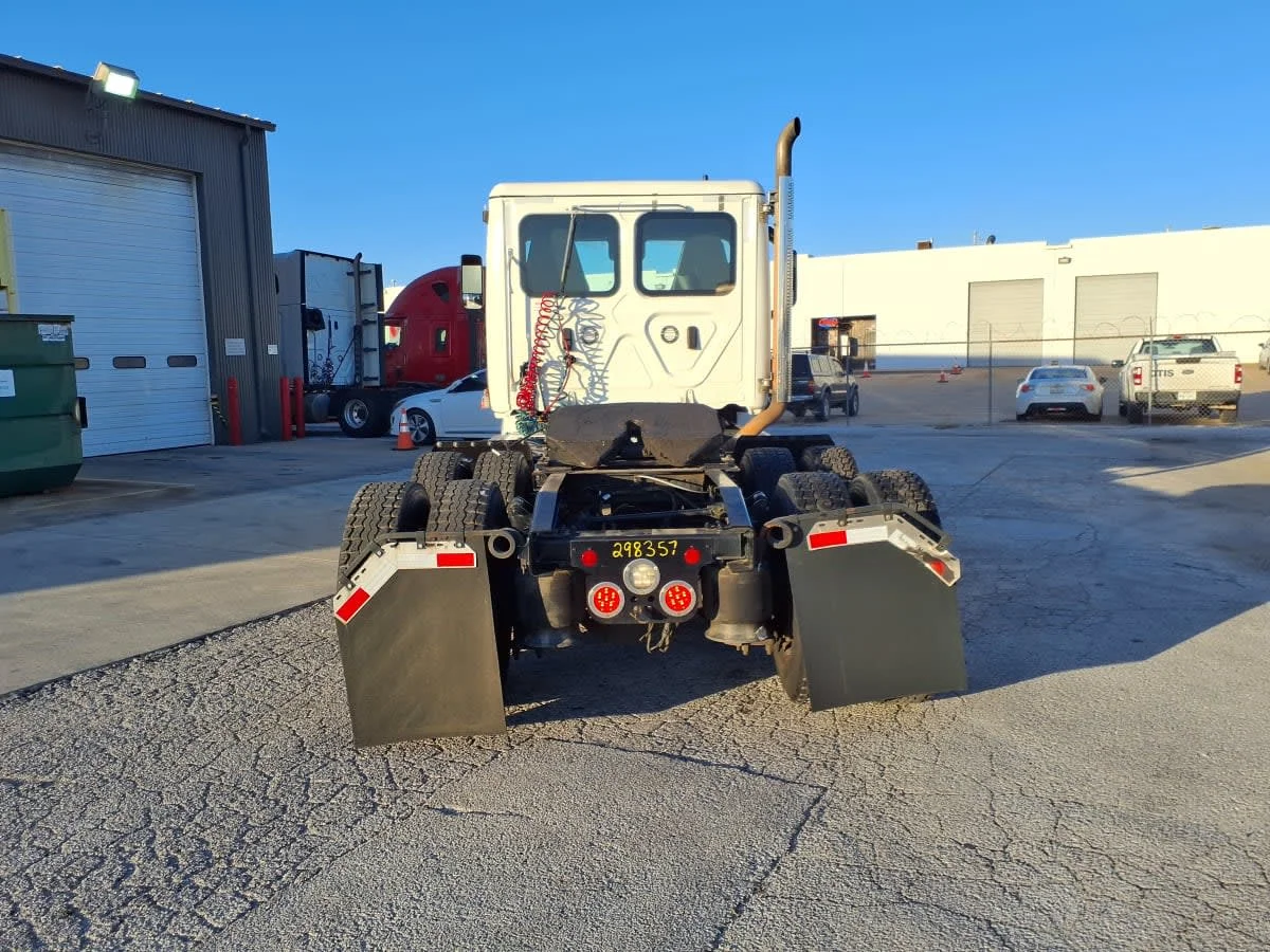 2021 Freightliner Cascadia - image 5