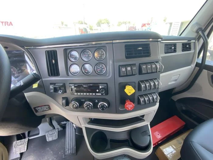 2025 Peterbilt 567 - image 13