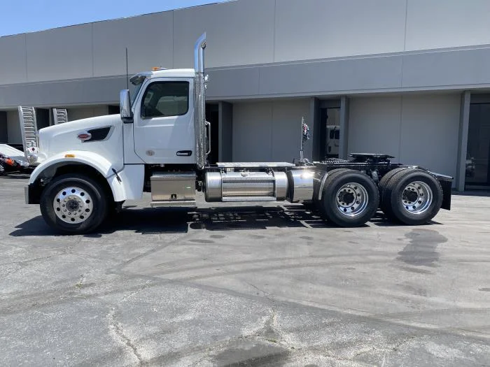 2025 Peterbilt 567 - image 9