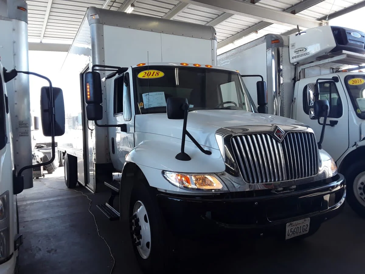 2018 International 4300 - image 3