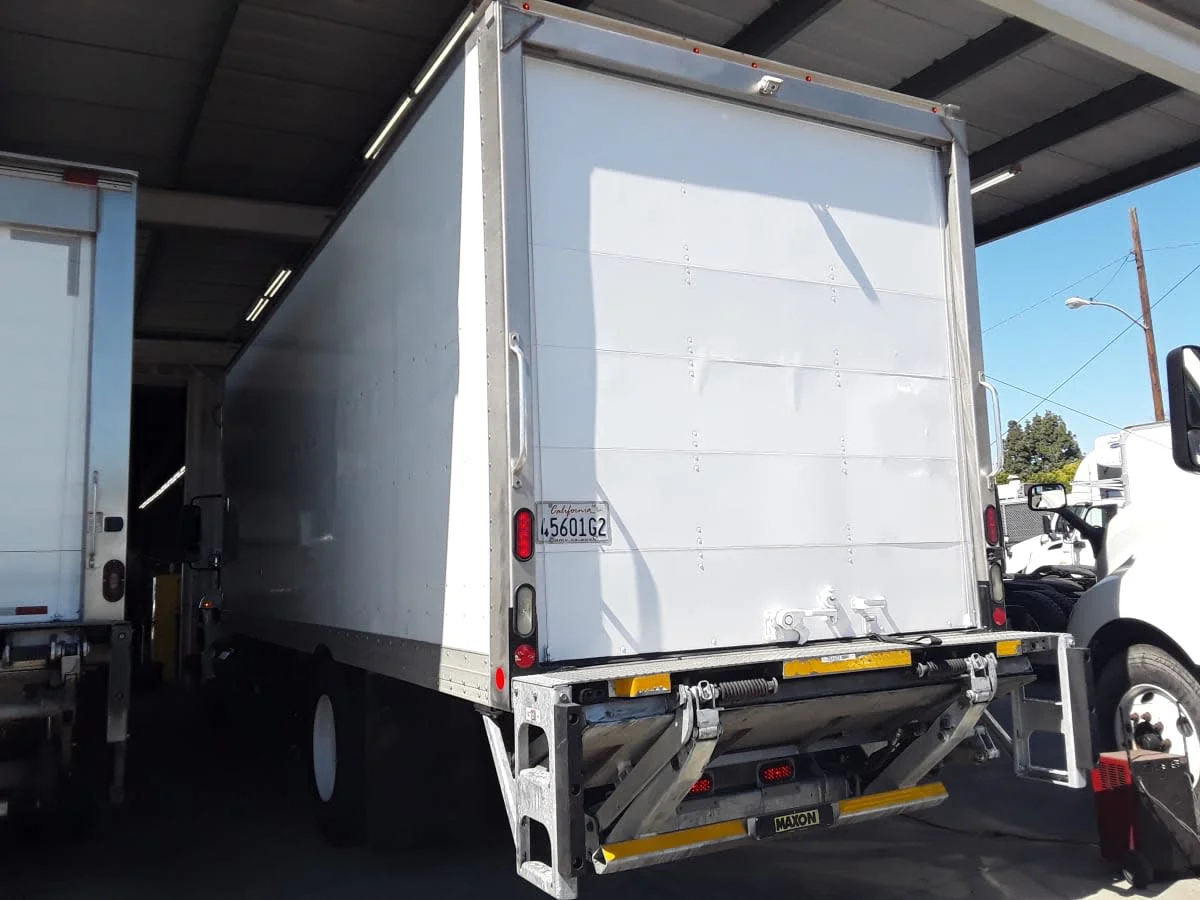 2018 International 4300 in Montebello, CA — photo 6