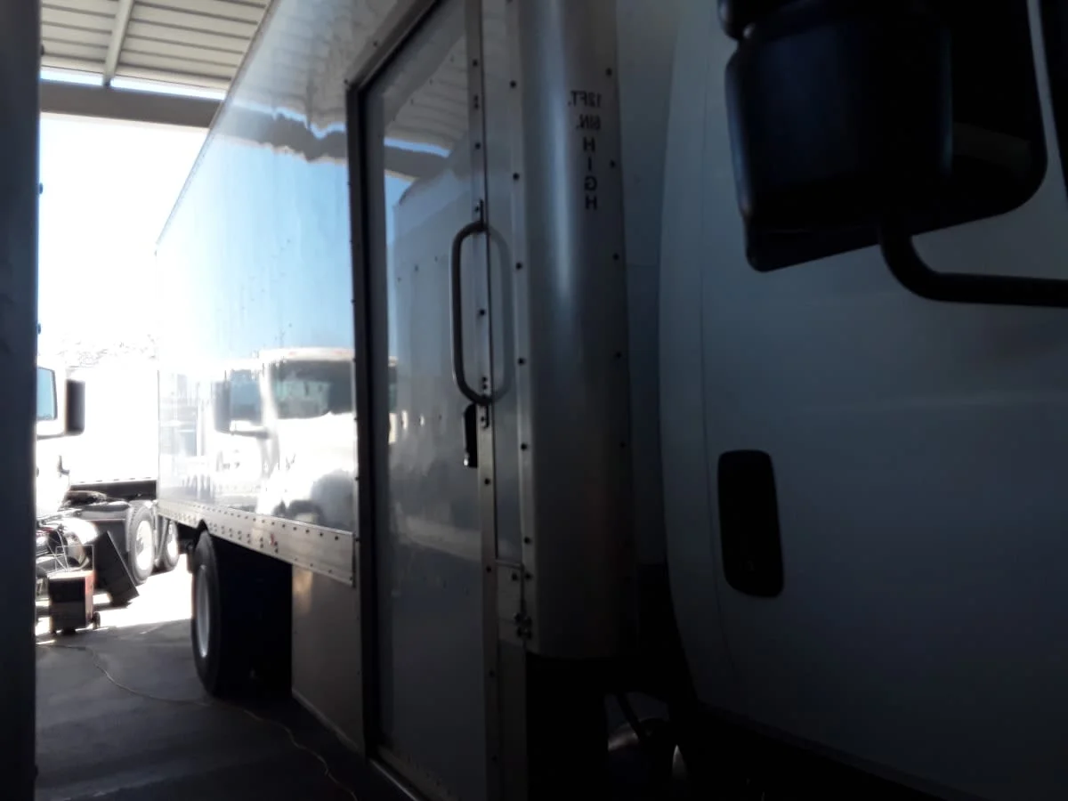 2018 International 4300 in Montebello, CA — photo 11