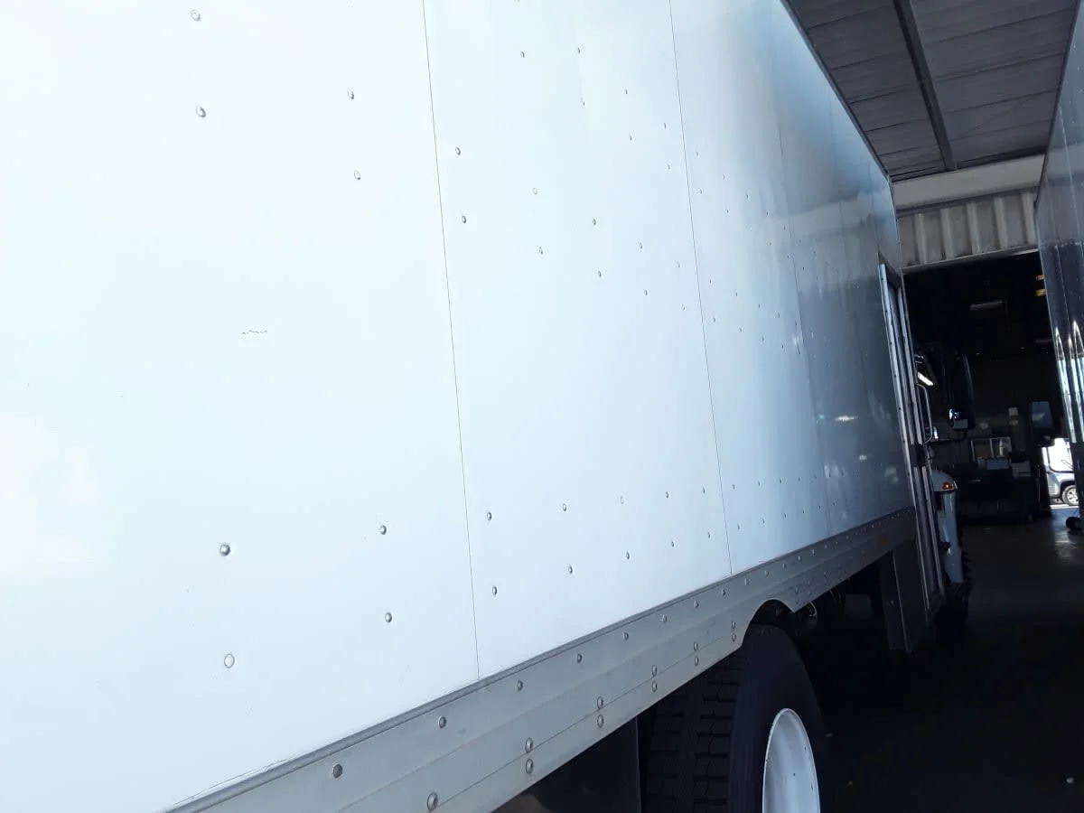 2018 International 4300 in Montebello, CA — photo 13
