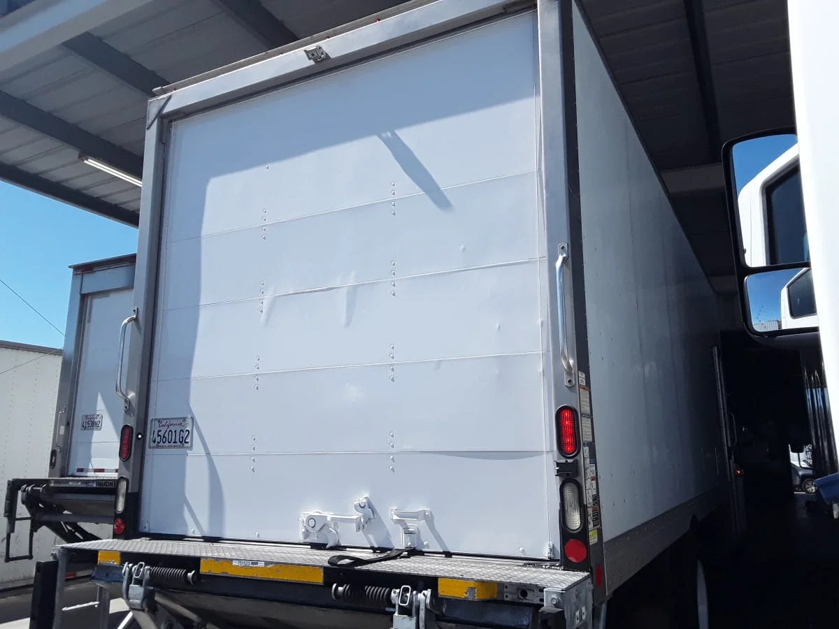 2018 International 4300 in Montebello, CA — photo 4