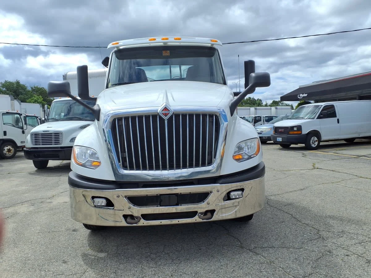 2019 International LT in Warwick, RI — photo 2