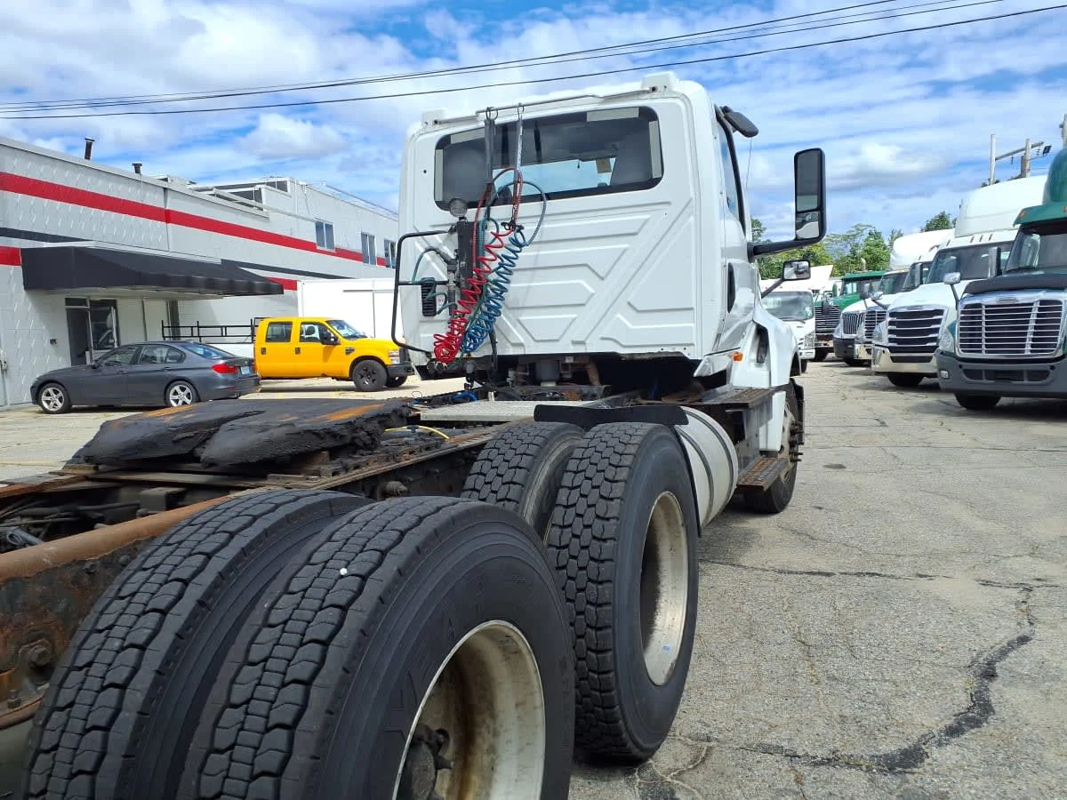 2019 International LT in Warwick, RI — photo 4