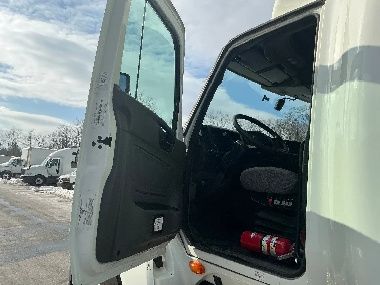 2023 International LT - image 9