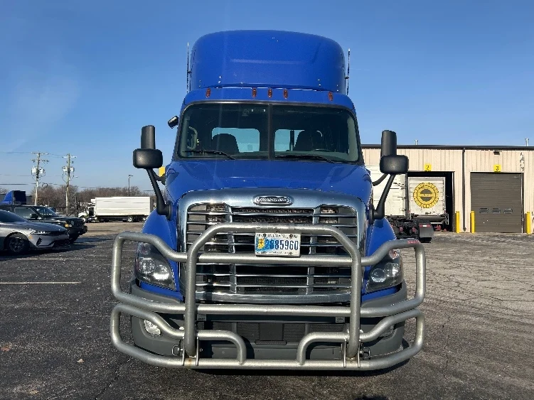 2020 Freightliner Cascadia - image 2