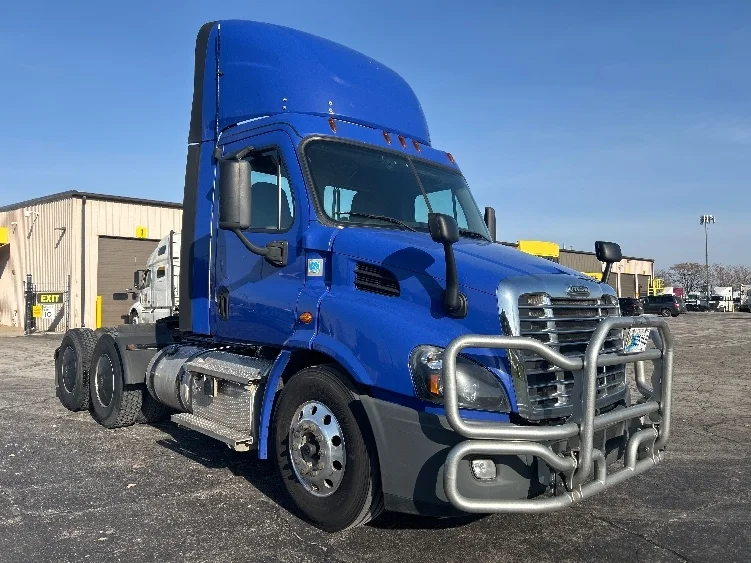 2020 Freightliner Cascadia in Elkhart, IN