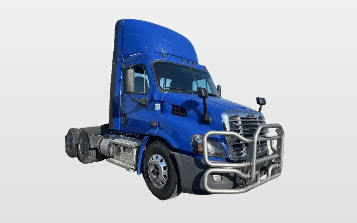 2020 Freightliner Cascadia - image 1