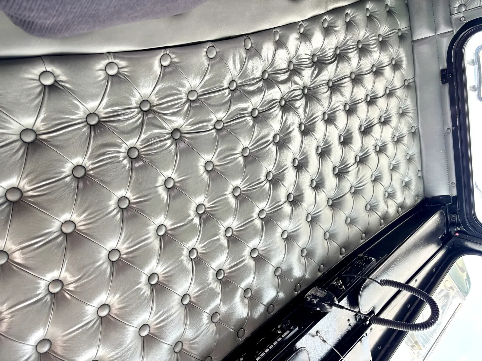 2001 Kenworth T800 - image 21