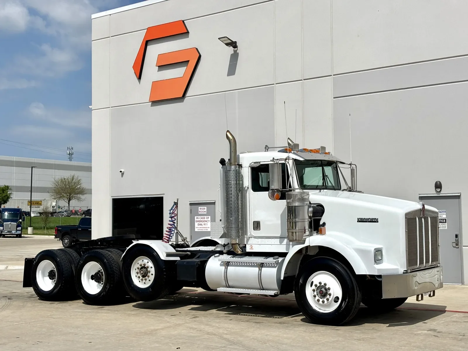 2001 Kenworth T800 in Hutchins, TX