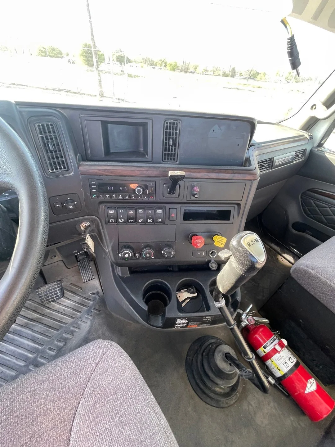 2023 International HX - image 1