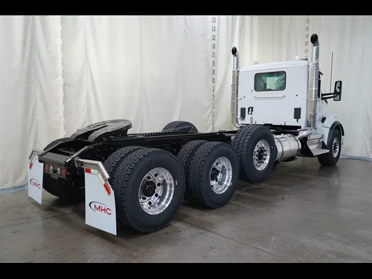 2027 Kenworth T880 in Cedar Rapids, IA — photo 4