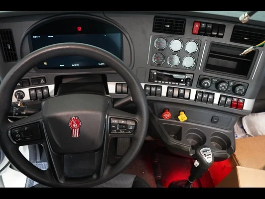 2027 Kenworth T880 in Cedar Rapids, IA — photo 2