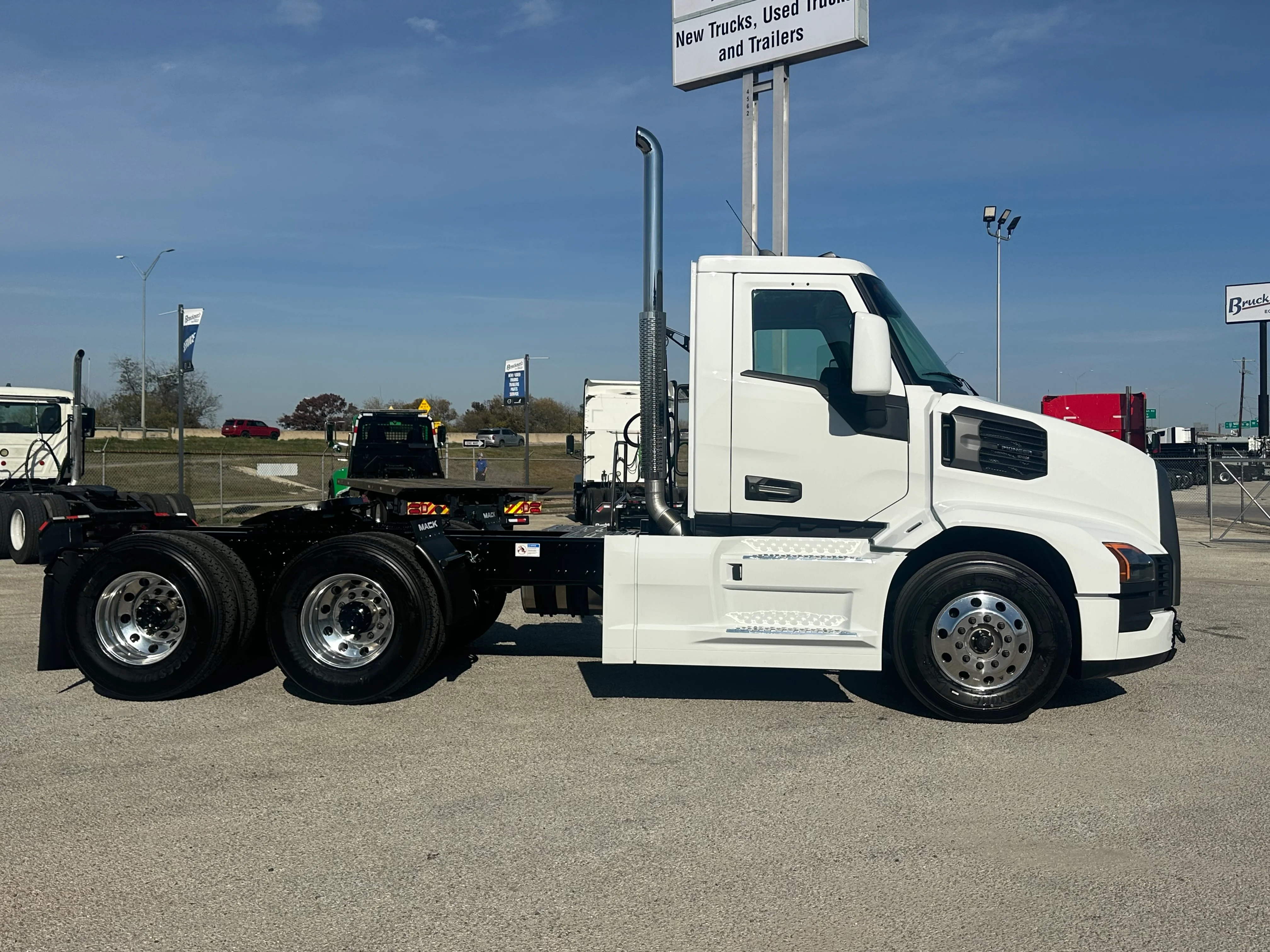 2026 Mack Pinnacle in San Antonio, TX — photo 5
