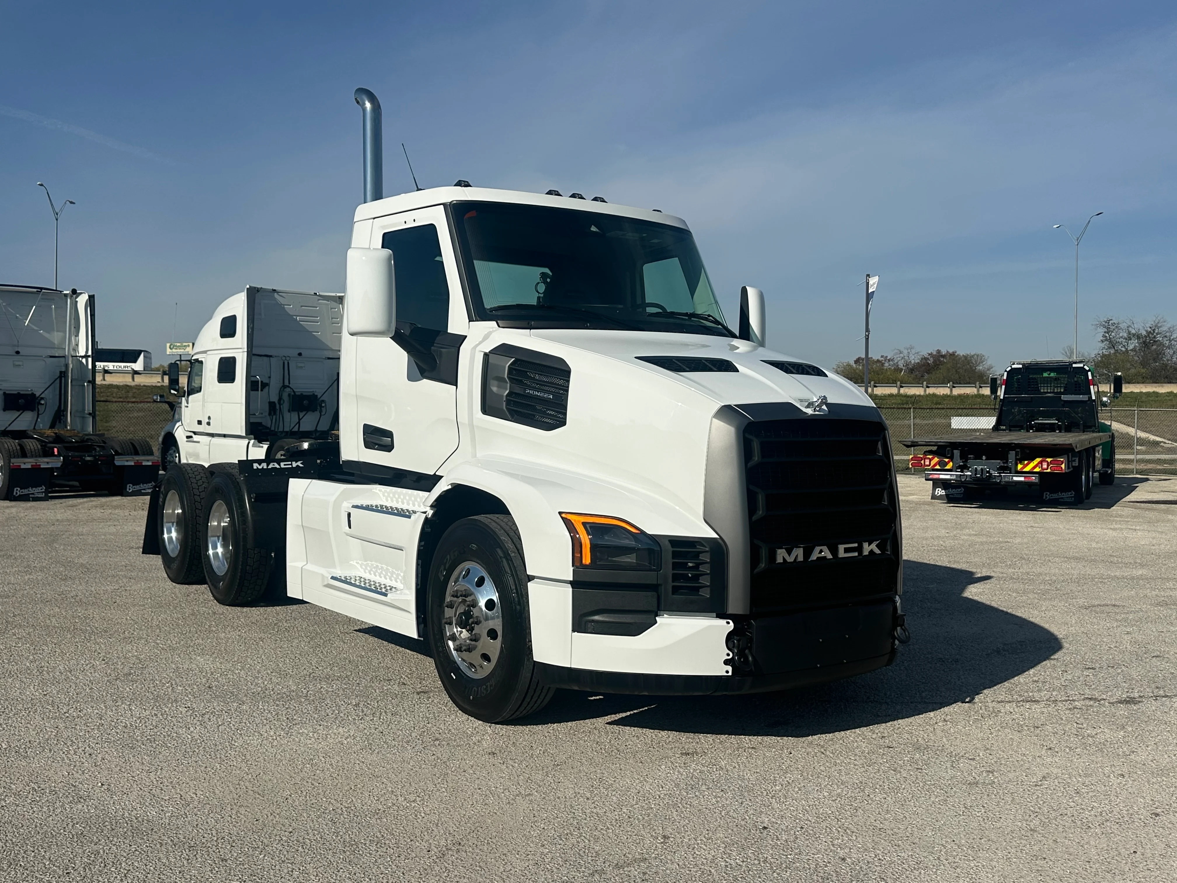 2026 Mack Pinnacle in San Antonio, TX — photo 3