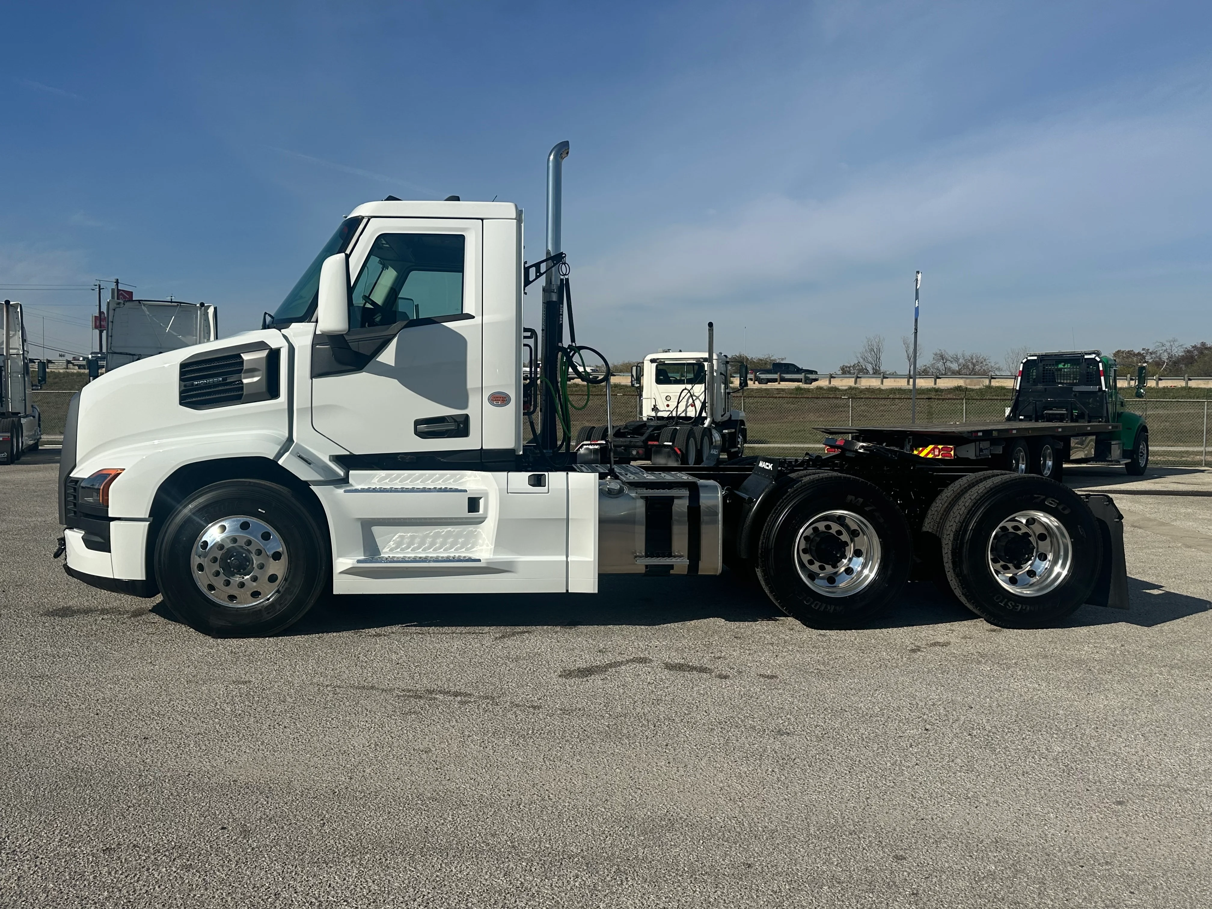 2026 Mack Pinnacle in San Antonio, TX — photo 4