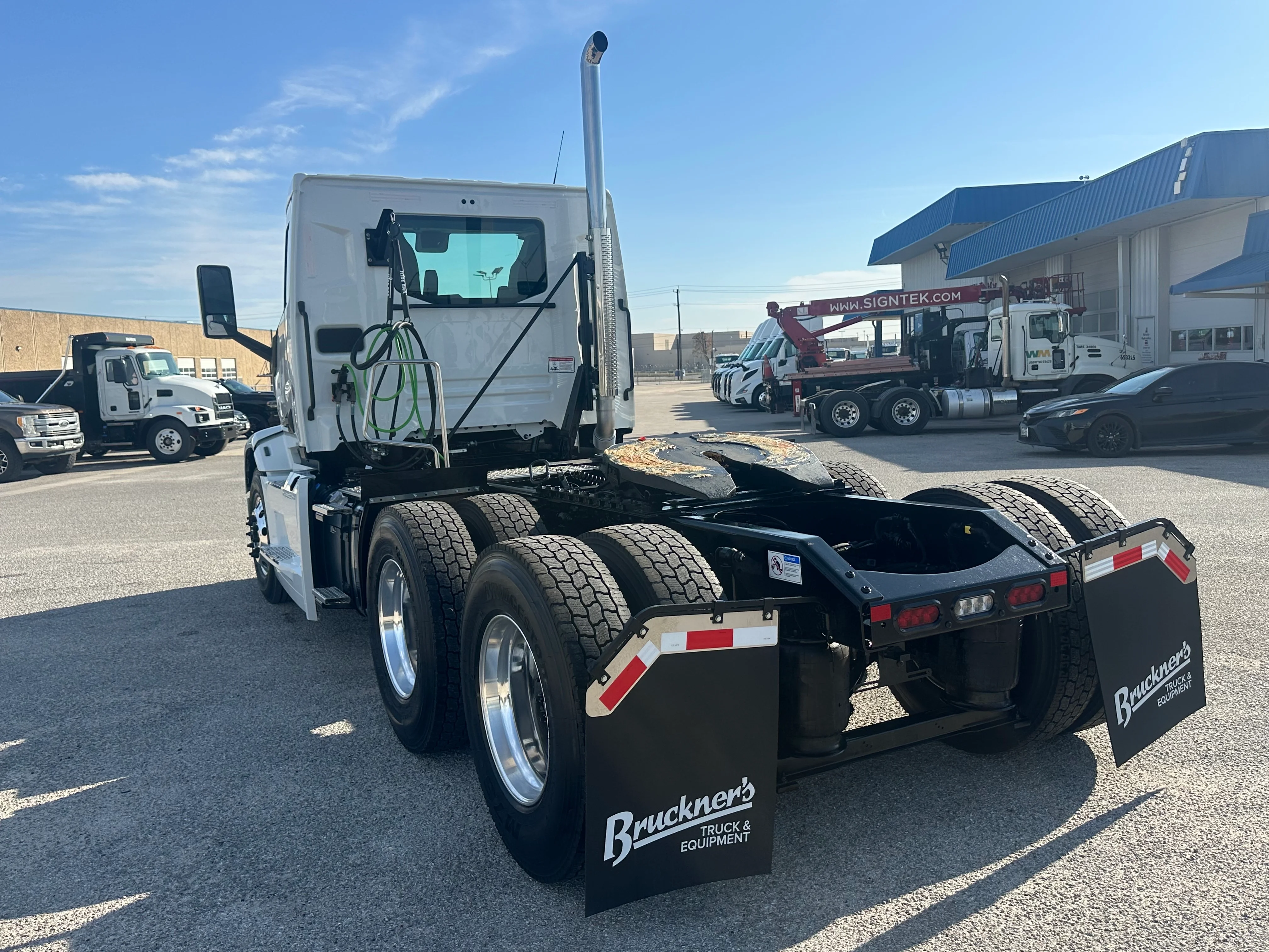 2026 Mack Pinnacle in San Antonio, TX — photo 8