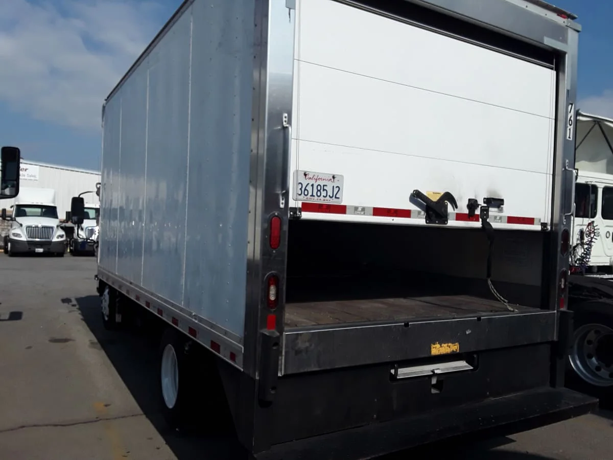 2018 Isuzu NQR - image 6