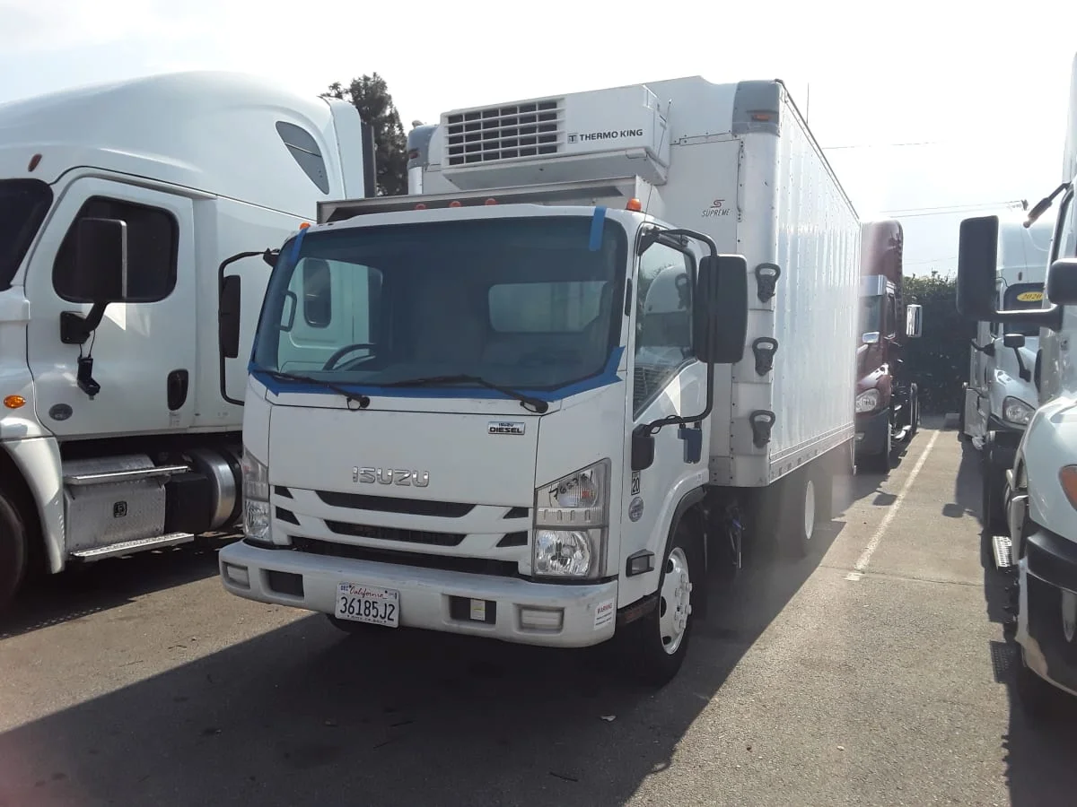 2018 Isuzu NQR - image 3