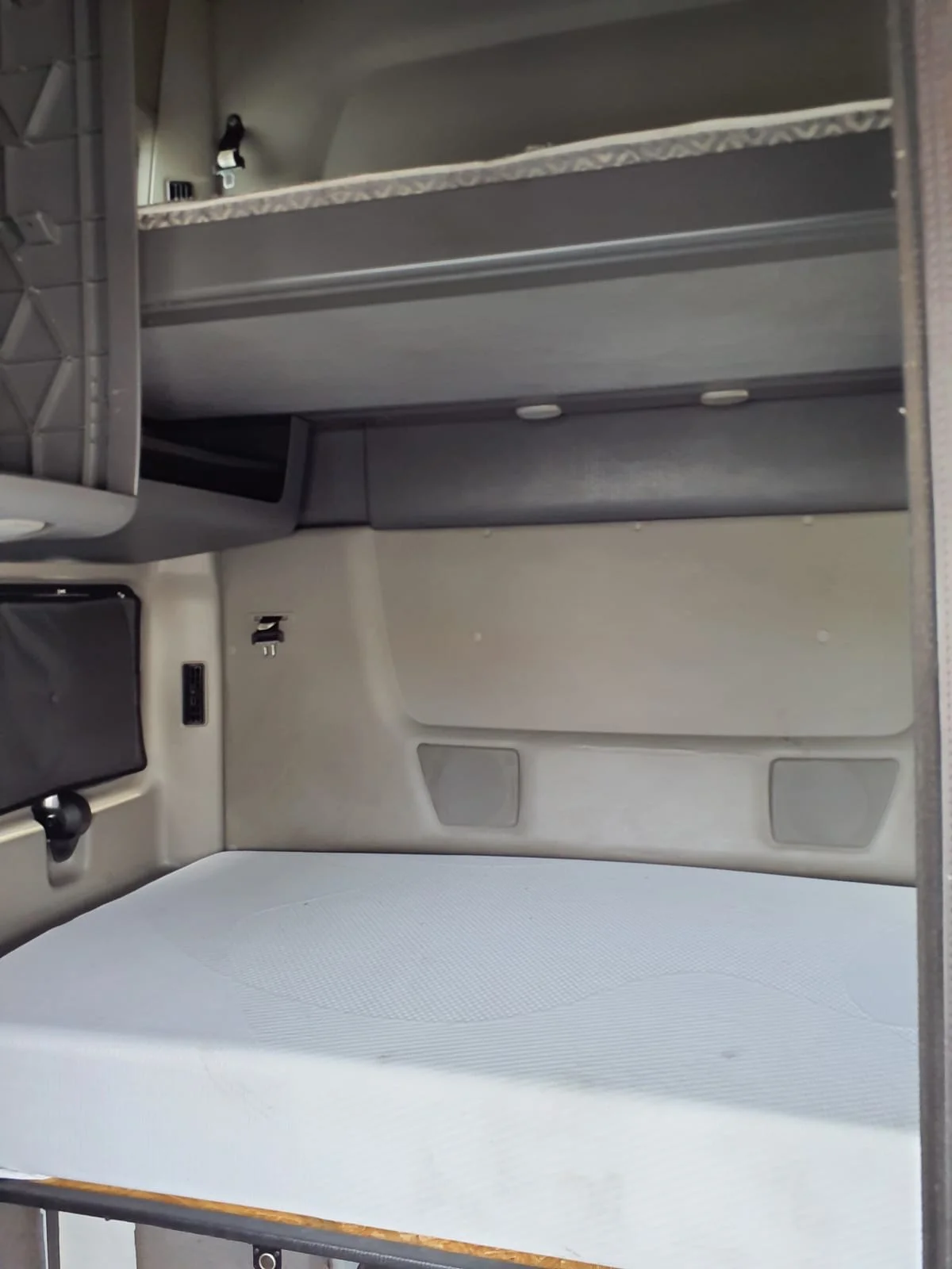 2023 International LT in Miami, FL — photo 8