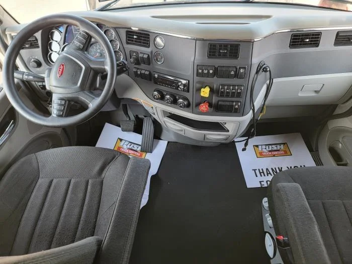 2021 Peterbilt 579 - image 13