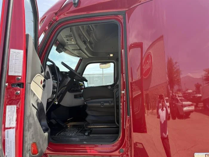 2026 Peterbilt 579 — photo 17