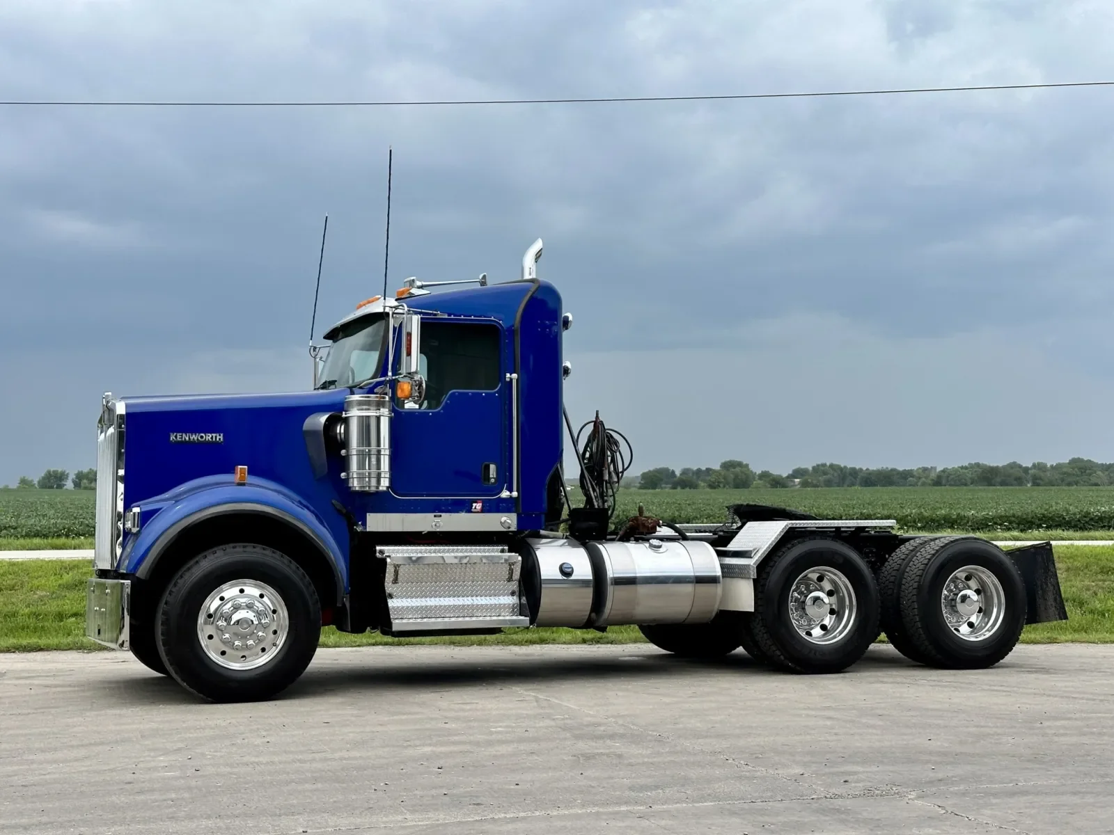 2018 Kenworth W900 - image 2