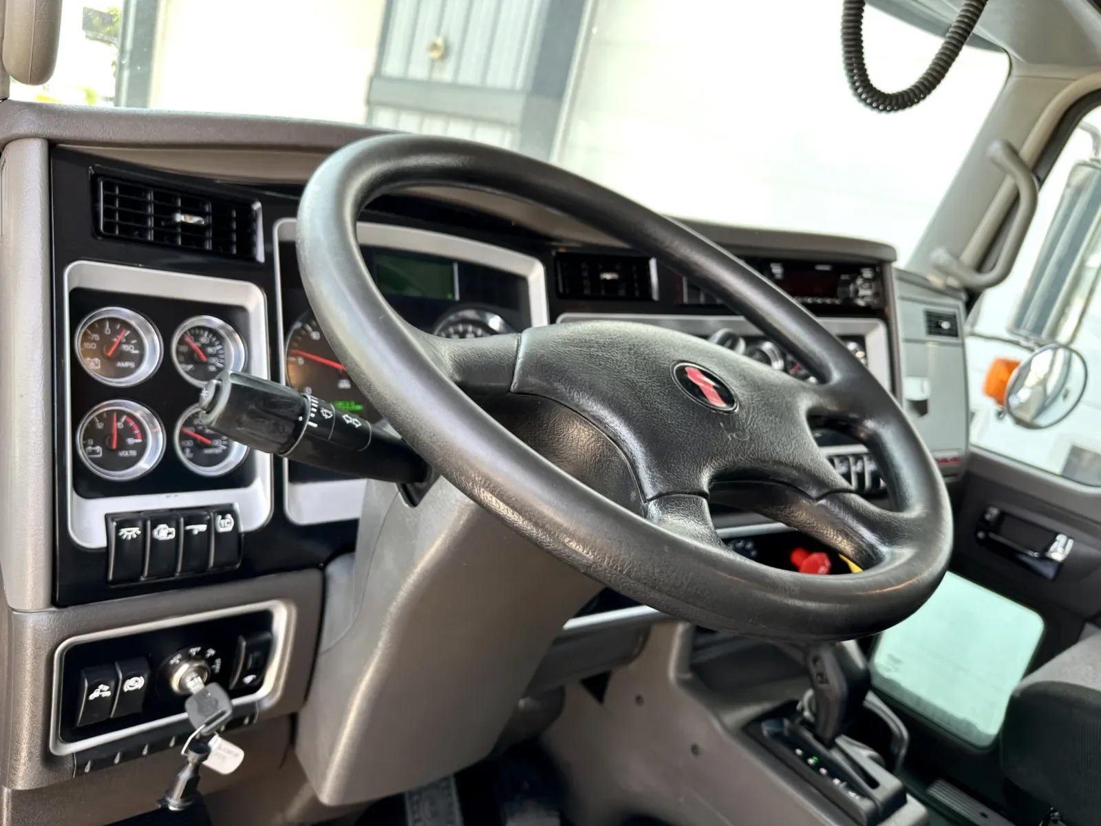 2018 Kenworth W900 - image 15